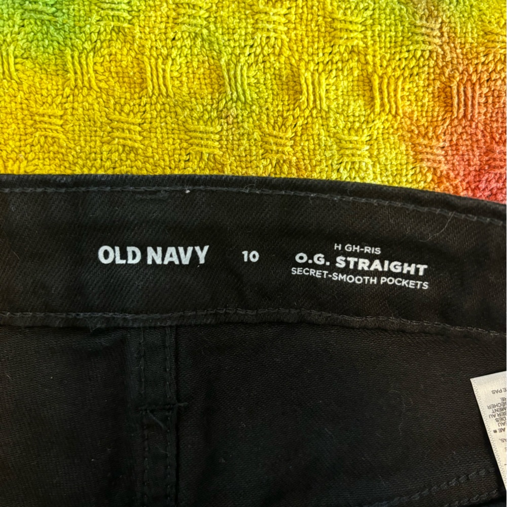 Old Navy Black Cuffed Denim Shorts - Picture 3 of 3